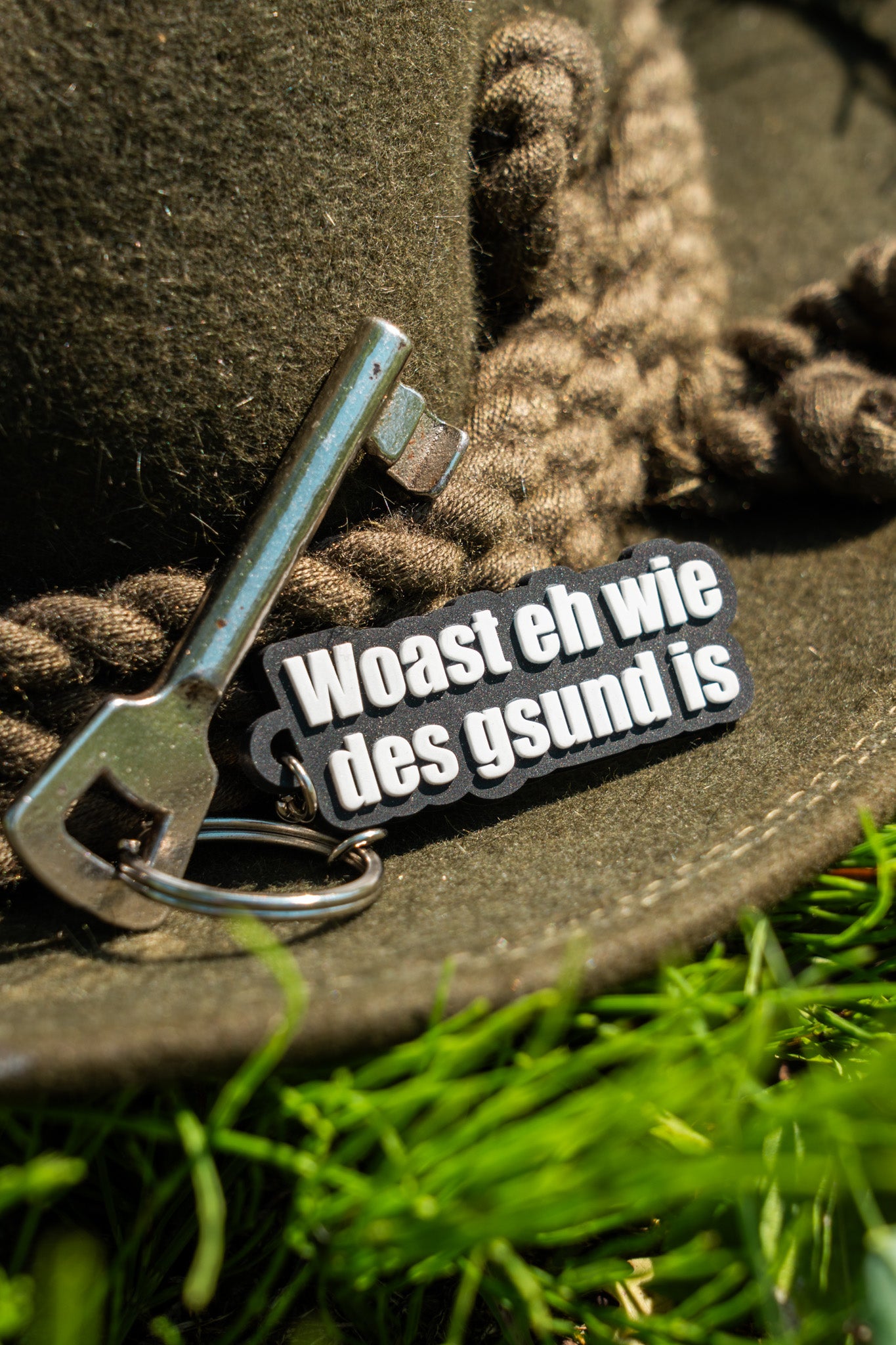 Schlüsselanhänger "woast eh wie des gsund is"