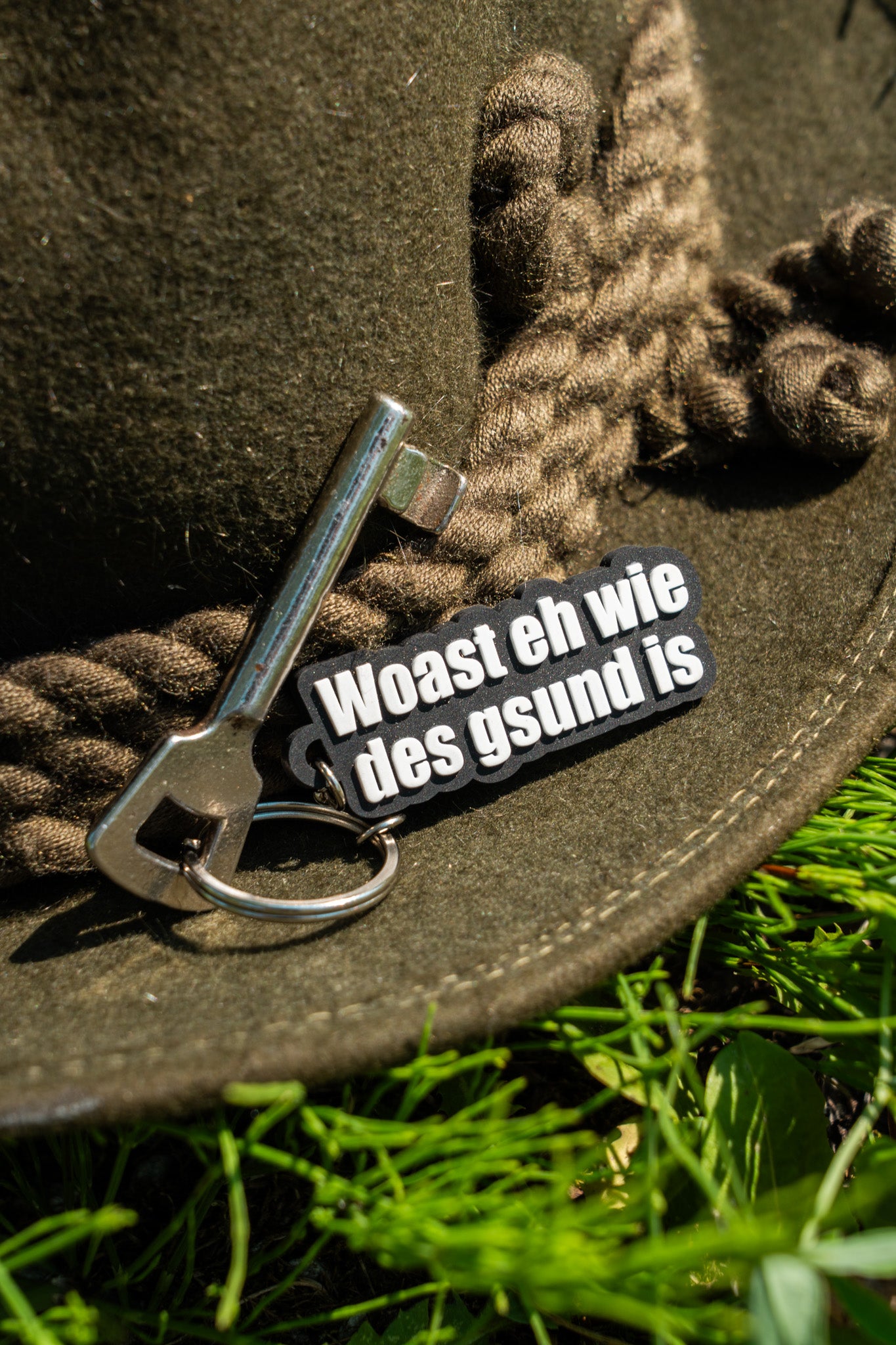 Schlüsselanhänger "woast eh wie des gsund is"