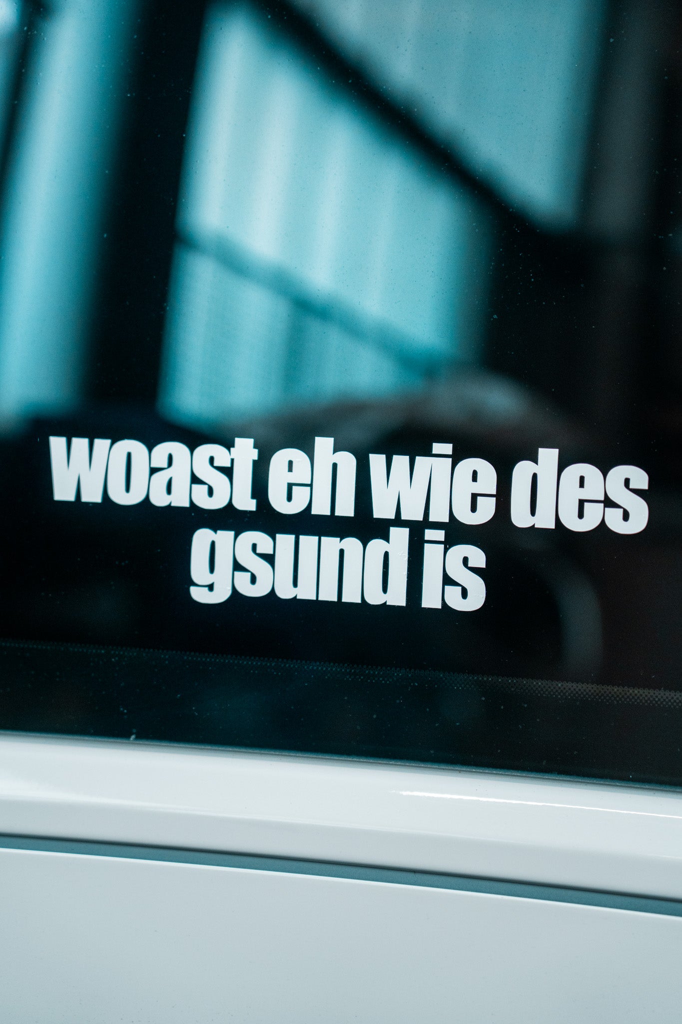 Heckscheimaufkleber "woast eh wie des gsund is"